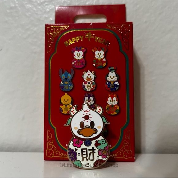 Disney - Lunar New Year Pin - Clarabelle Cow - Picture 3 of 3
